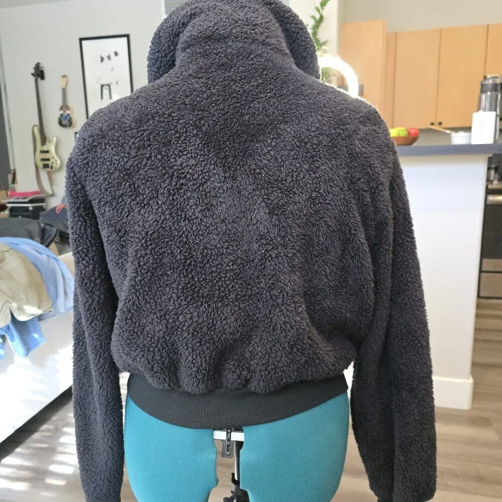 Fancyinn Black Sherpa‎ Cropped Jacket Size L